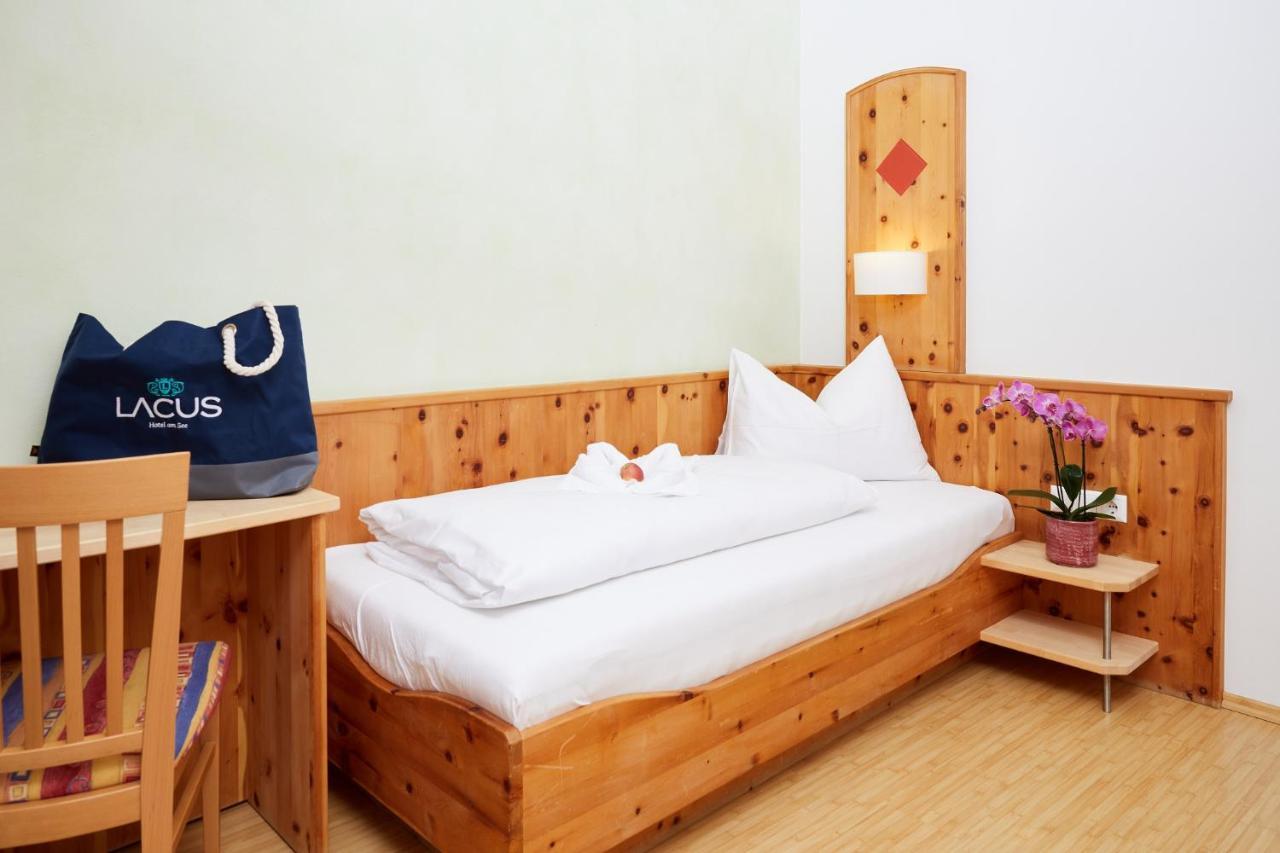 Lacus Hotel Am See Weissensee Extérieur photo