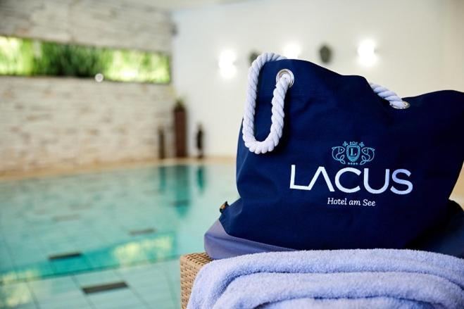 Lacus Hotel Am See Weissensee Extérieur photo