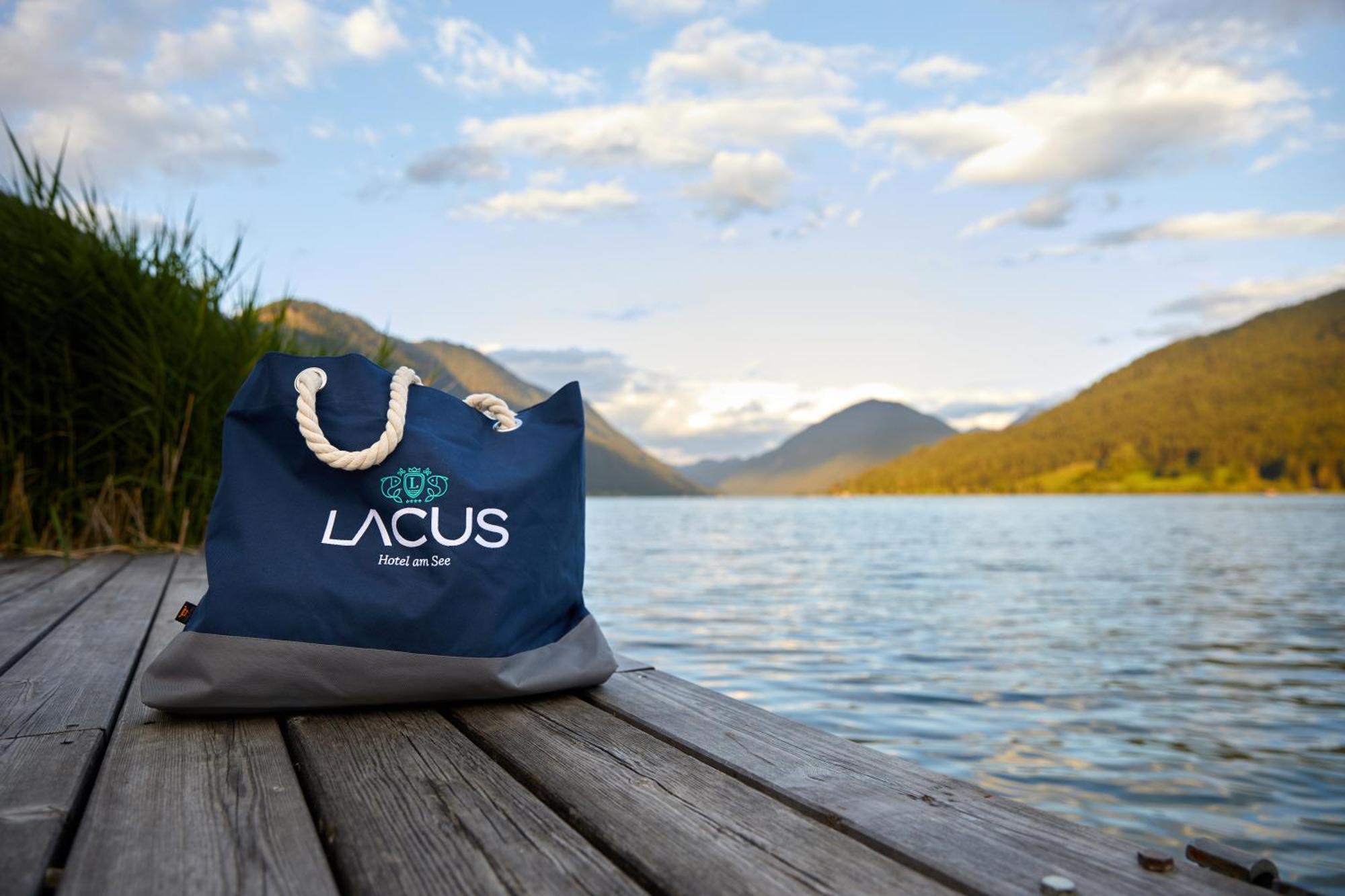 Lacus Hotel Am See Weissensee Extérieur photo